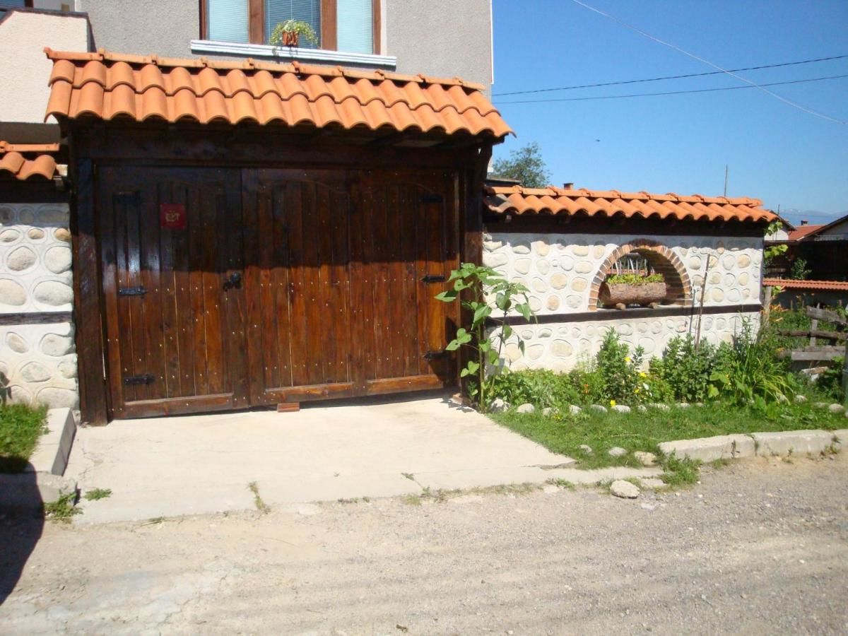 Гостевой дом Guesthouse Damyanova Kushta Добриниште-13